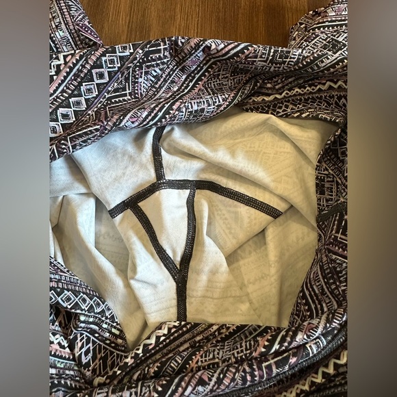 Lululemon Wunder Under High-Rise Tight Engineered Full-On Luxtreme 28"
W5BOKS
10 - Picture 3 of 9